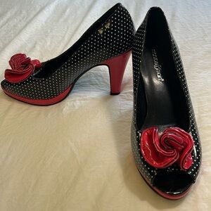 Monroe & Main size 6W heels